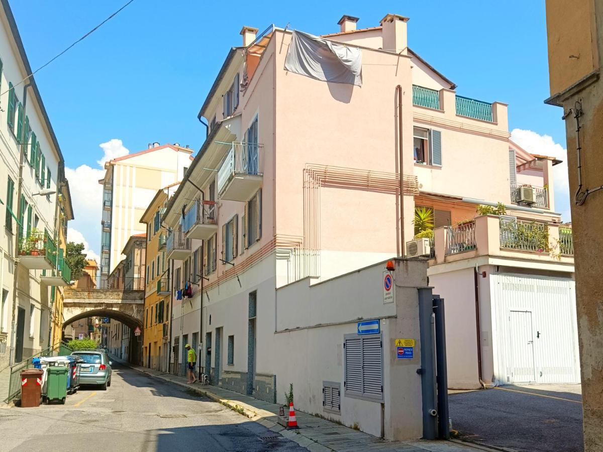 サヴォーナA Casa Di Pizz - Bilocale Con Parcheggio Privatoアパートメント エクステリア 写真